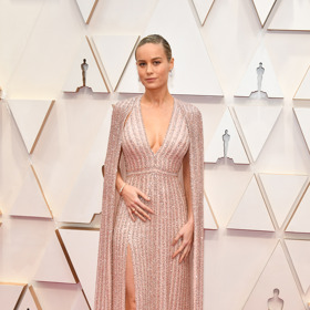 Brie Larson

v šatech Celine by Hedi Slimane a špercích Bulgari
