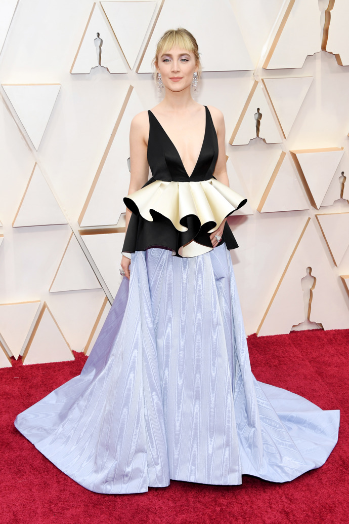 Saoirse Ronan

v na míru ušitých šatech Gucci

