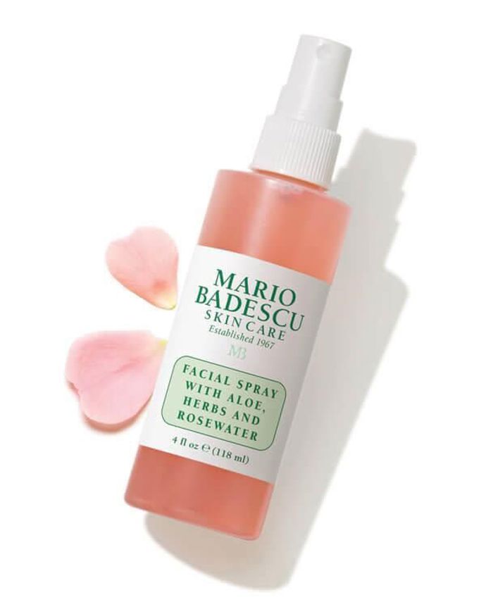 Mlha na obličej, Mini Spray with Aloe Vera and Rosewater, MARIO BADESCU, prodává Sephora, 150 Kč
