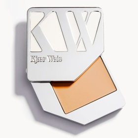 Krémový make-up, Cream Foundation Silken, KJAER WEIS, prodává Licirna.cz, 1 690 Kč
