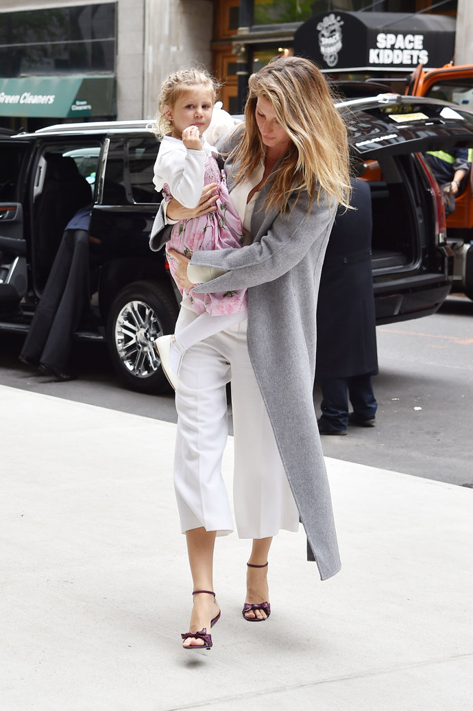 Gisele Bündchen a Vivian Brady
