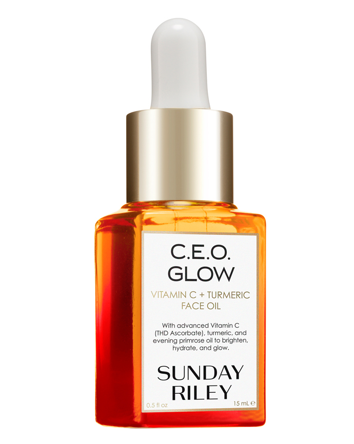 Rozjasňující olej s vitamínem C, C.E.O. Vitamin C Turmeric Face Oil, SUNDAY RILEY, prodává Sephora.cz, 1 090 Kč
