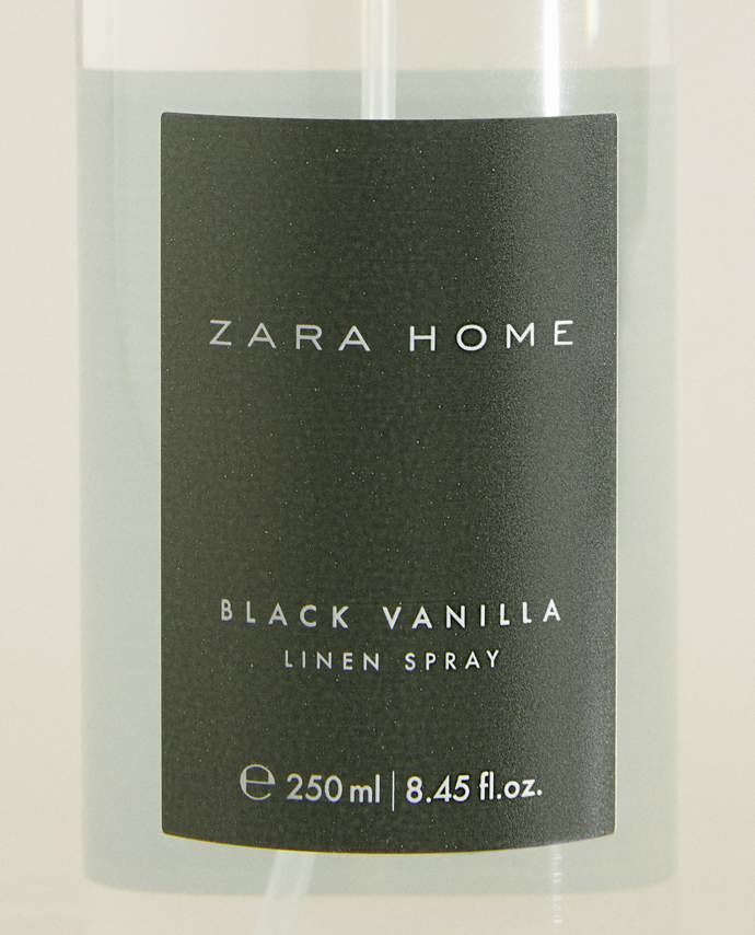 Osvěžovač textilií ve spreji Black vanilla, 299 Kč, Zara home
