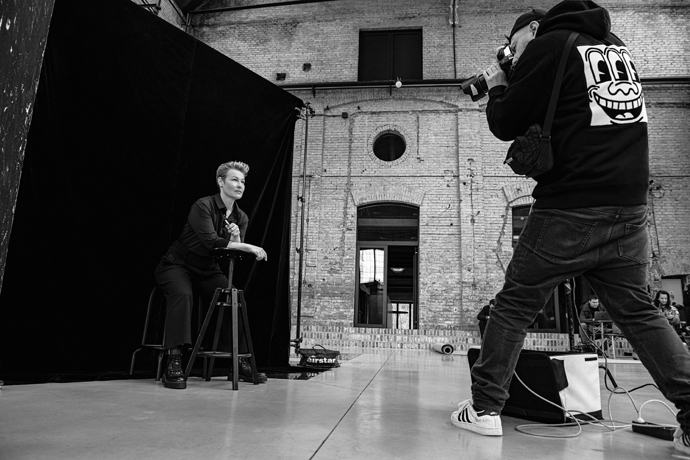 Nakoukněte s do backstage focení projektu a podívejte se na finální výsledek: