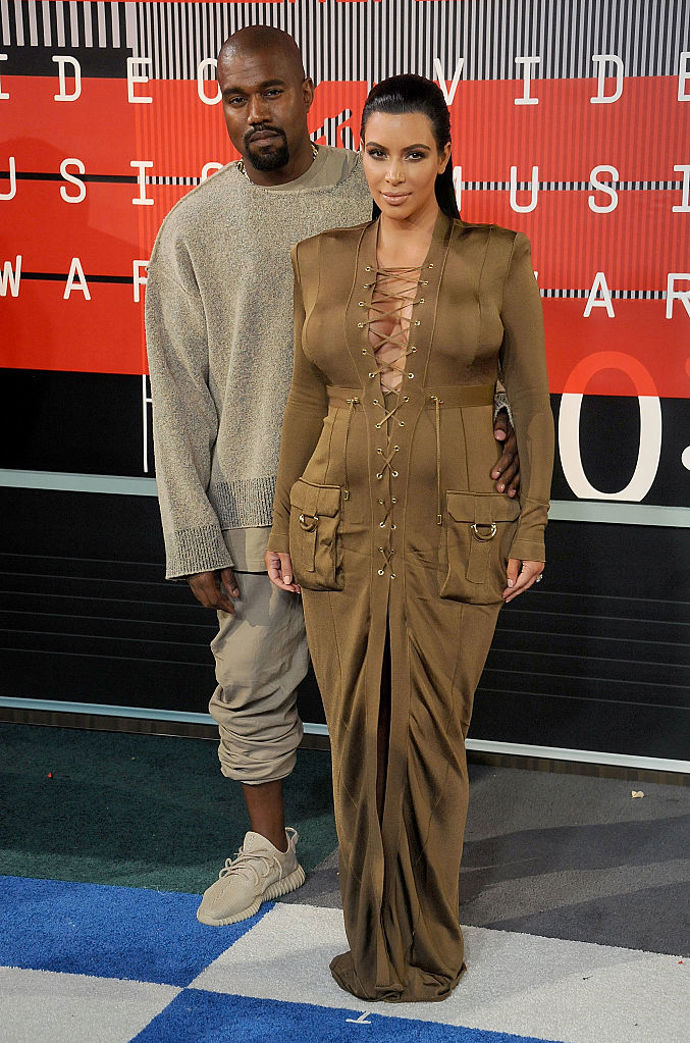 30 cool outfitů Kim Kardashian a Kanye Westa: