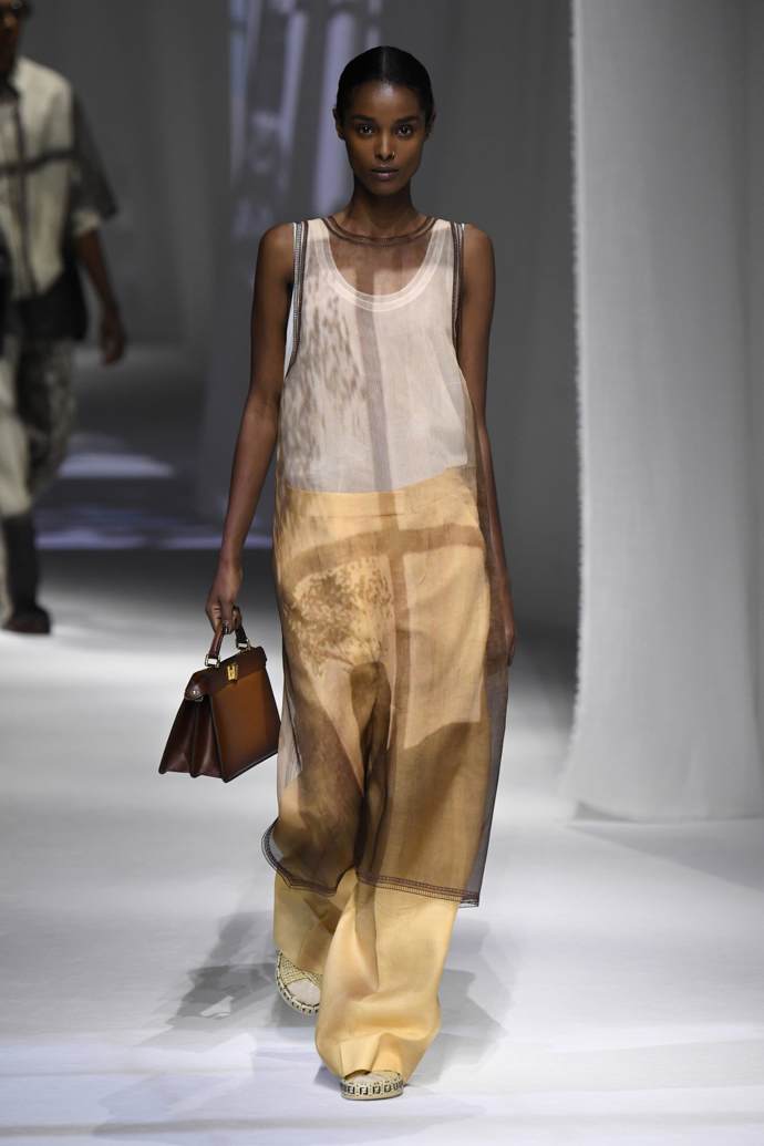 Prohlédněte si celou kolekci Fendi Spring-Summer 2021:
