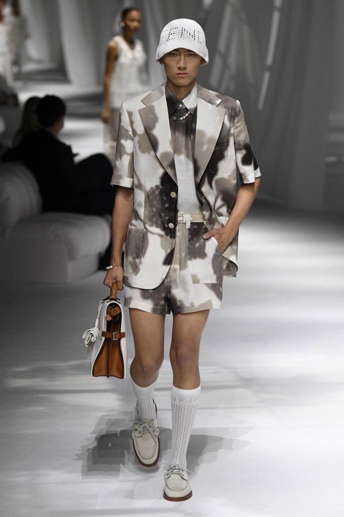 Prohlédněte si celou kolekci Fendi Spring-Summer 2021: