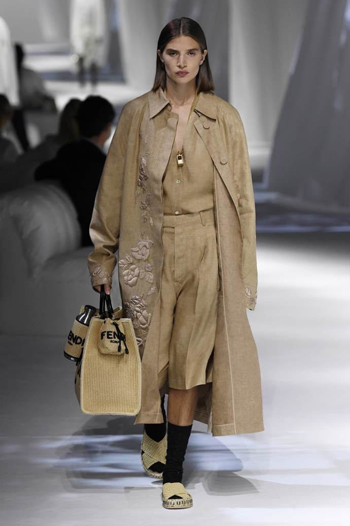 Prohlédněte si celou kolekci Fendi Spring-Summer 2021: