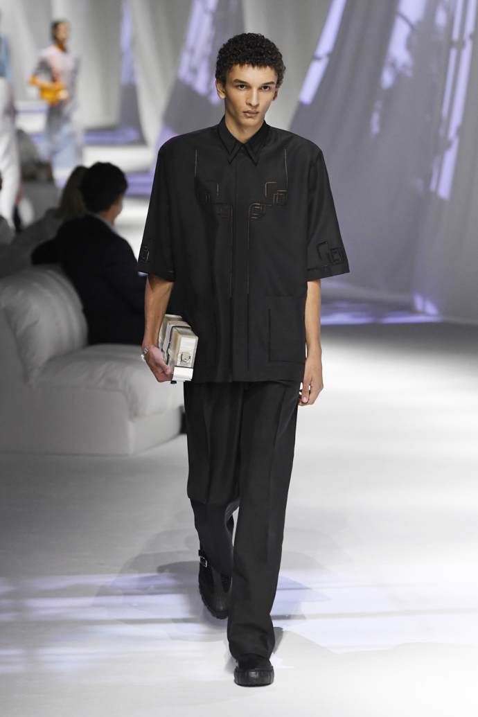 Prohlédněte si celou kolekci Fendi Spring-Summer 2021: