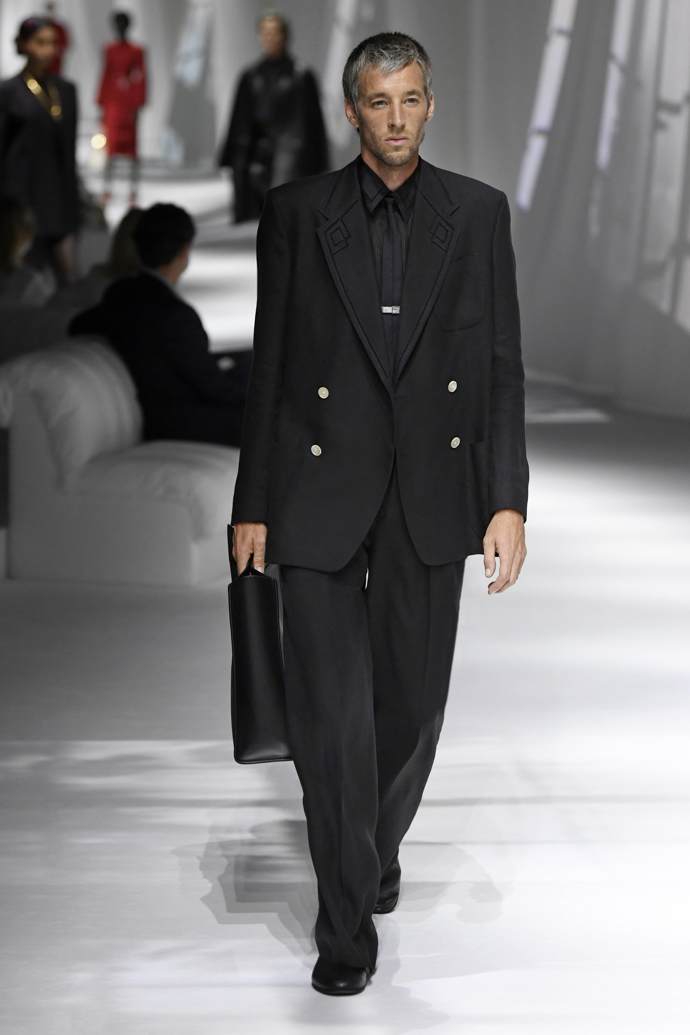Prohlédněte si celou kolekci Fendi Spring-Summer 2021:
