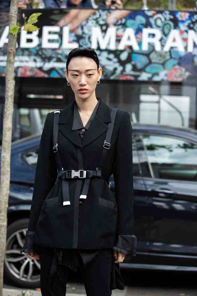 Modelka Sora Choi s postrojem Burberry | Paris Fashion Week – Jaro/Léto 2020
Modelka Sora Choi s postrojem Burberry | Paris Fashion Week – Jaro/Léto 2020