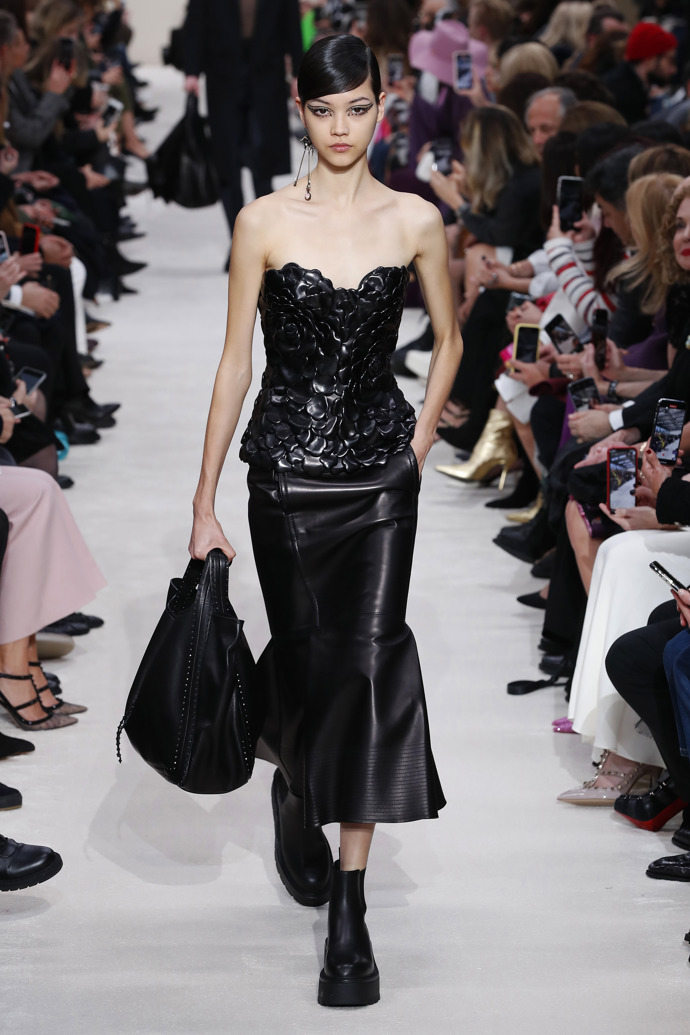 Valentino : Runway - Paris Fashion Week Womenswear Podzim / Zima 2020/2021
