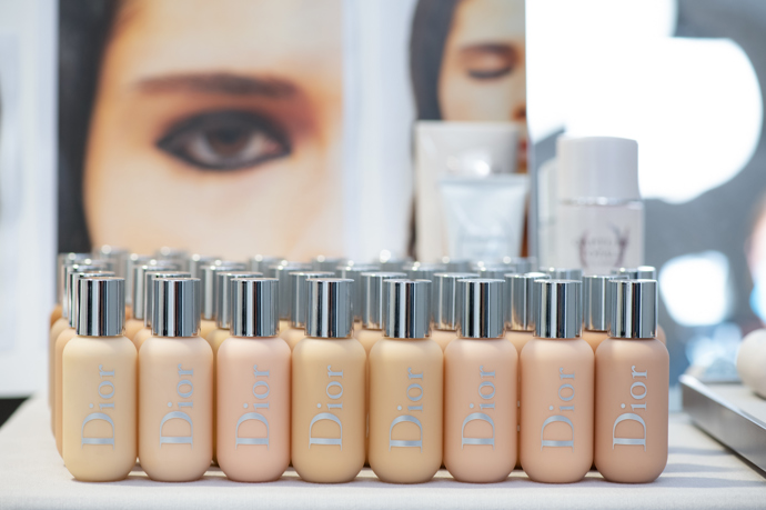 Backstage z líčení na přehlídku Dior SS 2021 | Foto: Inès Manai