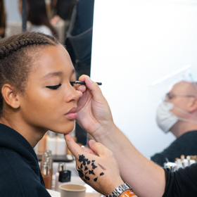 Backstage z líčení na přehlídku Dior SS 2021 | Foto: Inès Manai
