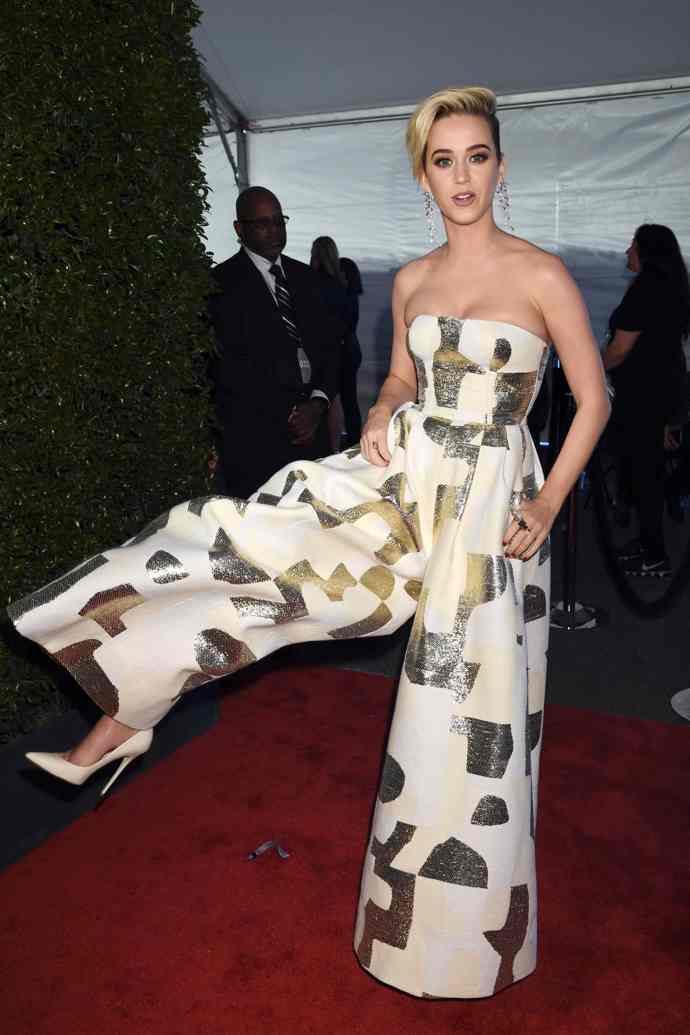 2017, na předávání cen iHeartRadio Music Awards.
