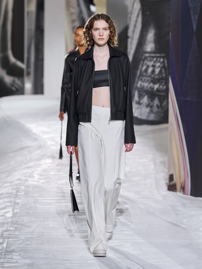Prohlédněte si celou kolekci Hermės Spring-Summer 2021: (foto Filippo Fior)
