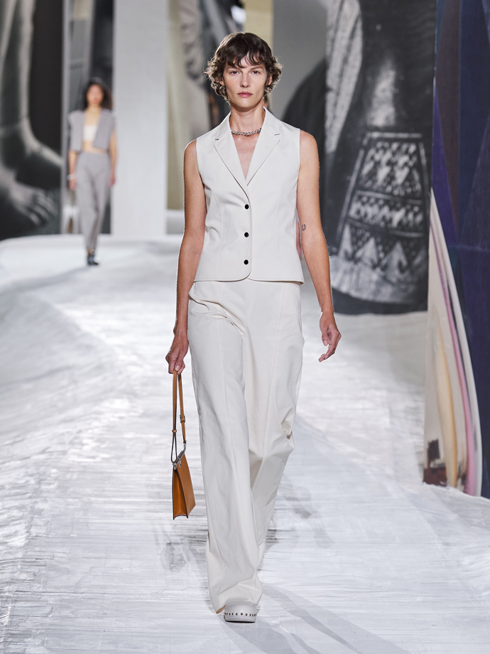 Prohlédněte si celou kolekci Hermės Spring-Summer 2021: (foto Filippo Fior)
