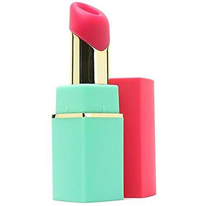 Stimulátor klitorisu ve tvaru rtěnky od Womanizer 2go. | 3 999 Kč
