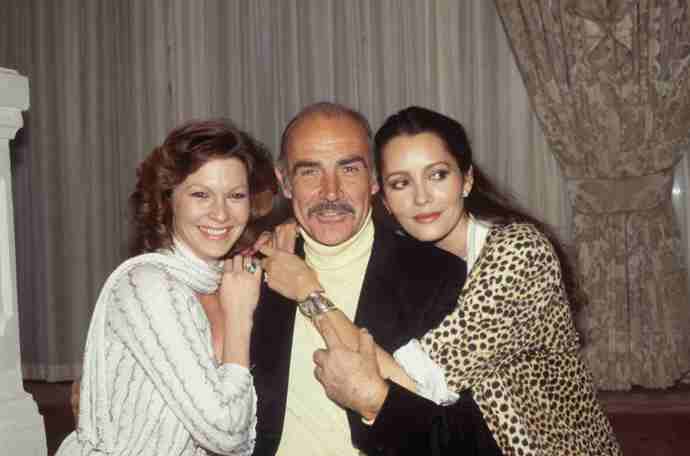 Pamela Salem, Sean Connery a Barbara Carrera v bondovce Nikdy neříkej nikdy / Never Say Never Again. | 1983
