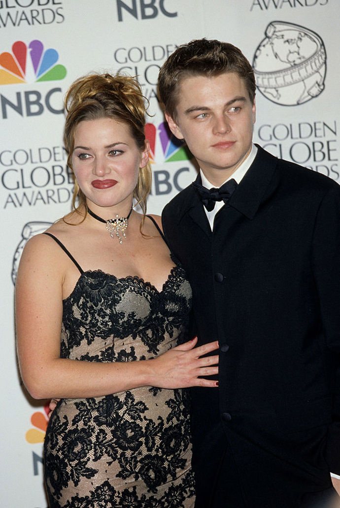 1998, S Kate Winslet na vyhlašování Zlatých glóbů.
