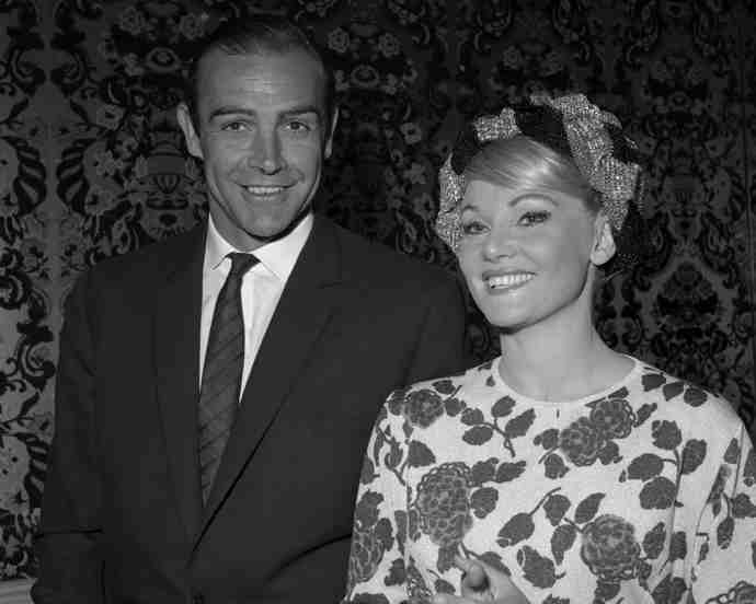 Sean Connery s manželkou Diane Cilento (1933 - 2011) na 21. předávání Zlatých glóbů. | Los Angeles, 1964
