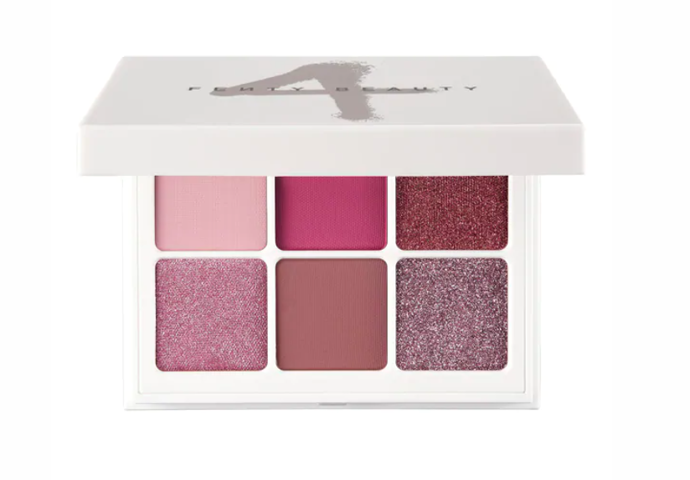 Fenty Beauty, Snap Shadows Mix & Match, 710 Kč.
