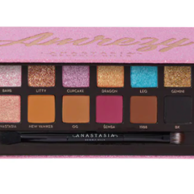 Anastasia Beverly Hills, Amrezy Eyeshadow Palette, 1 430 Kč.
