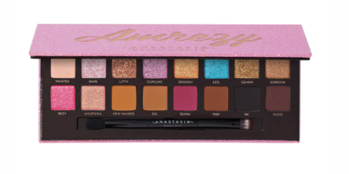 Anastasia Beverly Hills, Amrezy Eyeshadow Palette, 1 430 Kč.
