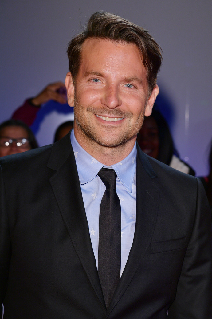  

Bradley Cooper 

“Je to otázka vkusu. Ano, vidím přínos sociálních médií,” vysvětlil OK! TV. “Jsem možná staromódní. Když však o někom vím příliš, a on potom hraje nějakou postavu, mám co dělat, abych tomu uvěřil a film si užil.” 
