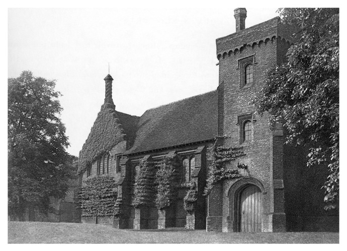 The Old Royal Palace of Hatfield
Původní stavba v hollywoodem proslaveném Hatfieldu byla oblíbeným místem královny Alžběty I., která zde strávila své dětství. Po nástupu Jakuba I. na trůn byla tento nemovitost darována Robertu Cecilovi hraběti ze Salisbury, prvnímu ministru Alžběty, který zde postavil dechberoucí jakobínský palác.
The Old Royal Palace of Hatfield
Původní stavba v hollywoodem proslaveném Hatfieldu byla oblíbeným místem královny Alžběty I., která zde strávila své dětství. Po nástupu Jakuba I. na trůn byla tento nemovitost darována Robertu Cecilovi hraběti ze Salisbury, prvnímu ministru Alžběty, který zde postavil dechberoucí jakobínský palác.