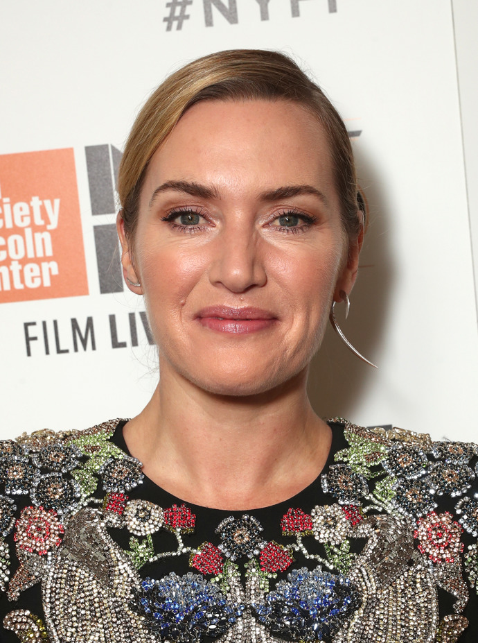  

Kate Winslet 

“Sociální média mají obrovský dopad na sebevědomí mladých žen, protože vše, co dělají je s jedním záměrem, zalíbit se. A co s tím souvisí? Poruchy přijmu potravy a z toho se mi vaří krev. A proto v našem domě sociální sítě nemáme,” řekla Kate Sunday Times.  
