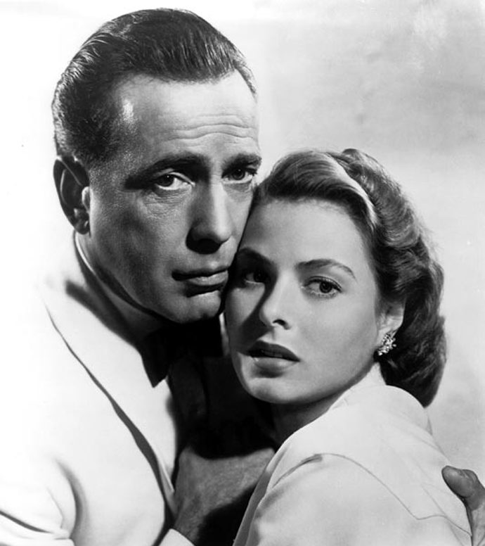  

Casablanca (1942)

Na konec jsme si nemohli odpustit vrátit se k tomuto nejikoničtějšímu romantickému filmu všech dob. Vzdejte hold historii filmu a připomeňte si geniální Casablancu s charismatickým Humphrey Bogartem a smyslnou Ingrid Bergmanovou.
