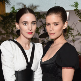 Kate a Rooney Mara
Obě talentované herečky, obě stylové ikony a velmi inspirativní sesterské duo. Starší ze sester Kate navíc podporuje cruelty-free designéry a angažuje se v boji za práva zvířat jak na veřejnosti, tak i v osobním životě, je totiž veganka. Mladší Rooney je držitelkou Oscara a taktéž je aktivní v charitativní činnosti. V rámci nadace Uweza Foundation podporuje africký slum v Nairobi.
Kate a Rooney Mara
Obě talentované herečky, obě stylové ikony a velmi inspirativní sesterské duo. Starší ze sester Kate navíc podporuje cruelty-free designéry a angažuje se v boji za práva zvířat jak na veřejnosti, tak i v osobním životě, je totiž veganka. Mladší Rooney je držitelkou Oscara a taktéž je aktivní v charitativní činnosti. V rámci nadace Uweza Foundation podporuje africký slum v Nairobi.