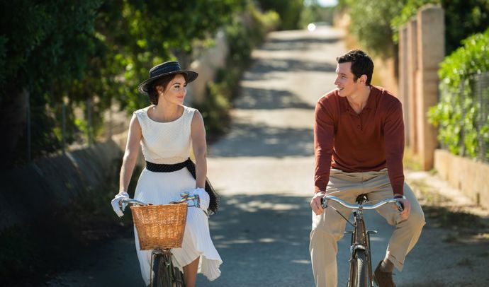  

Last Letter From Your Lover (2021)

Očekávaný romantický film, který se v překladu jmenuje „Poslední dopis od tvého milence" má americkou premiéru v březnu, kdy se dostane do Čech ještě nevíme. Víme ale, že snímek bude sledovat milostné příbehy ve dvou časových osách - část v 60. letech a část v roce 2003. Víc prozrazovat nebudeme, snad jen, že se můžete těšit na Felicity Jones!
