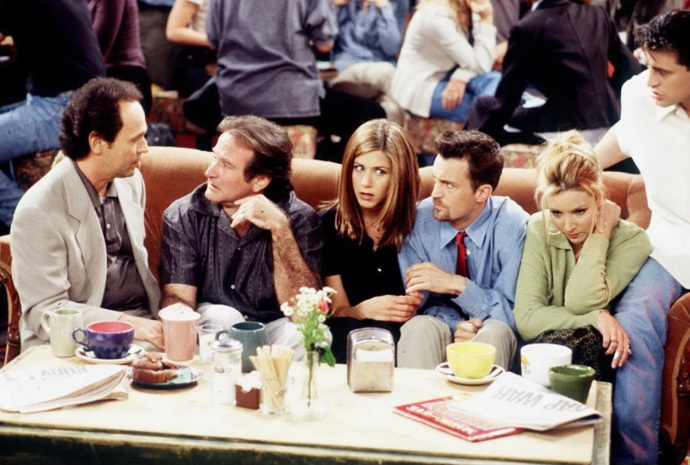  

Billy Crystal a Robin Williams

Narvaná kavárna Central Perk jako kulisa pro jejich rychlou a zábavnou skeč. Tihle dva to spolu uměli zahrát na výbornou.
