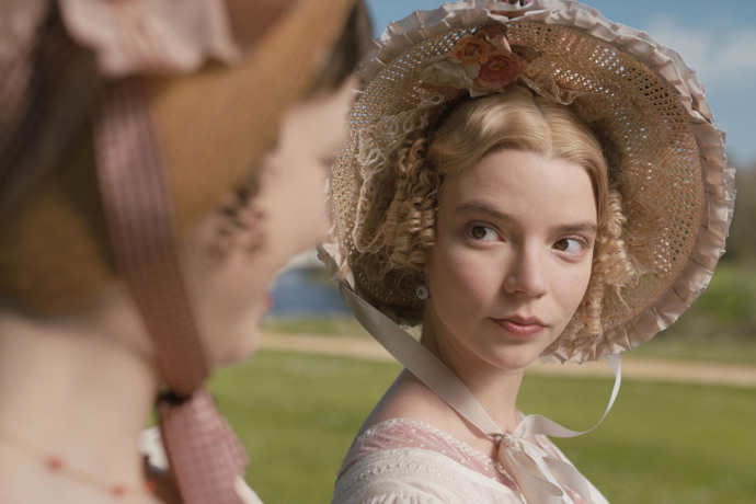  

Emma, Velká Británie, 2020, režie Autumn de Wilde 
