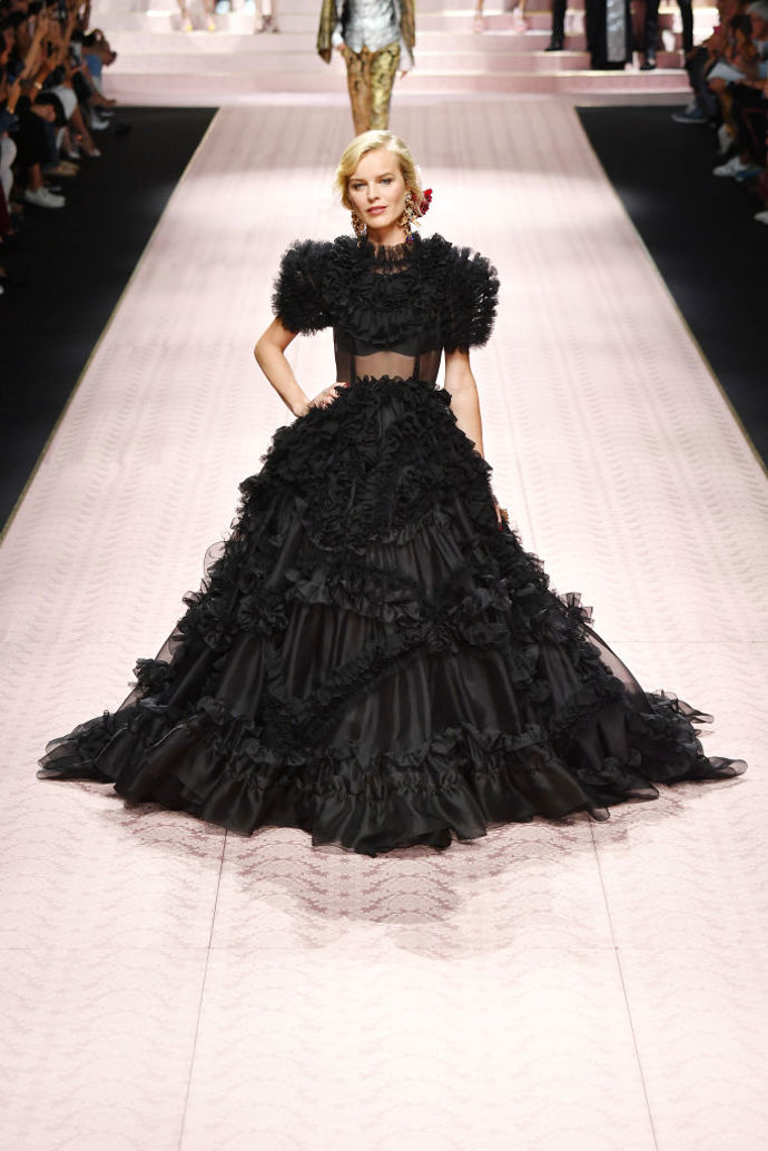  

Eva Herzigová na přehlídce Dolce&Gabbana jaro/léto 2019.
