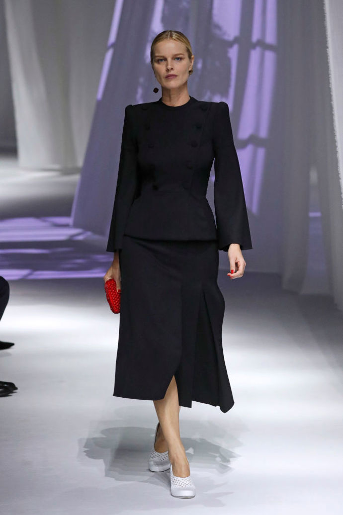  

Topmodelka Herzigová na fashion weeku v Miláně pro Fendi, kolekce jaro/léto 2021.
