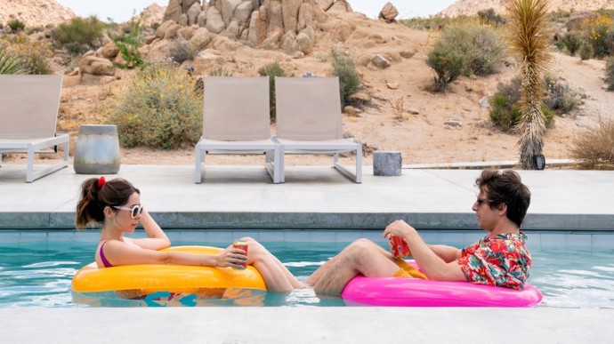  

Palm Springs, USA, 2020, režie Max Barbakow
