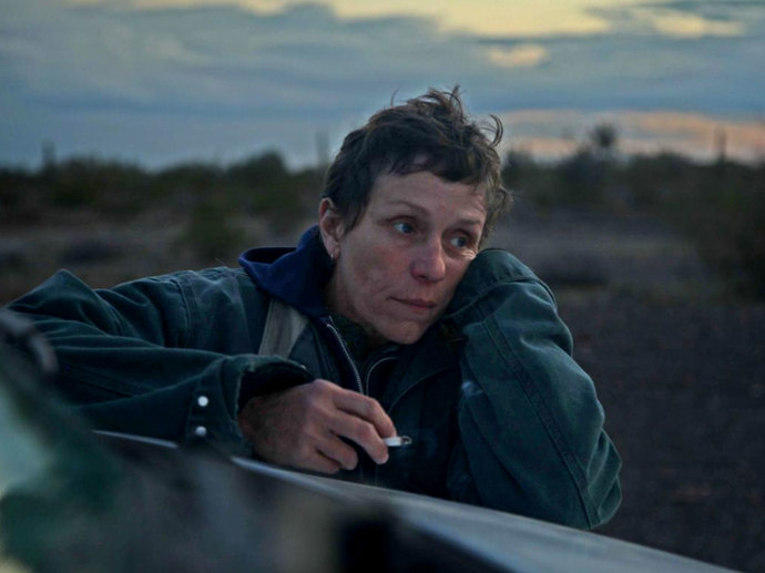  

Země nomádů, USA / Německo, 2020, režie Chloé Zhao
