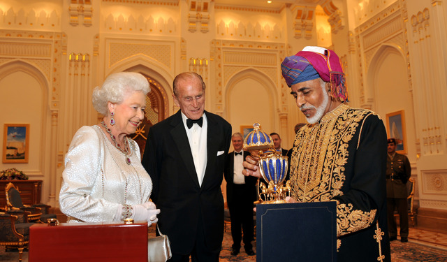 Královna Alžběta II. a Fabergého vejce Královna Alžběta II. a Fabergého vejce