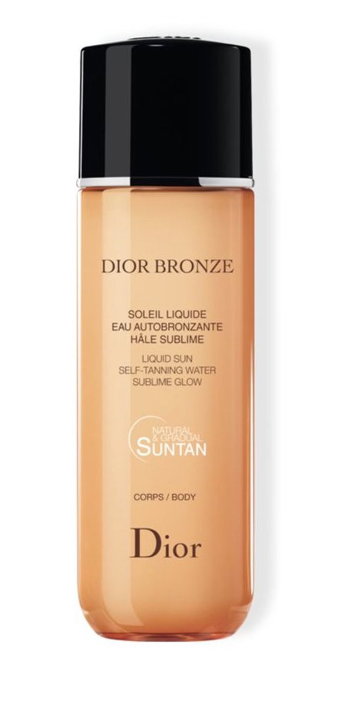  

Samoopalovací mléčná voda, Liquid Sun Self-Tanning Water, Dior, 1680 Kč
