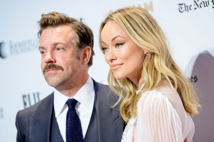 Když Olivia Wilde a Jason Sudeikis oznámili před rokem svůj rozchod, celý svět šokoval fakt, že nebyli manželé. Pár byl sedm let zasnoubený a narodili se jim dvě děti. Olivia je nyní spojována s Harrym Stylesem.
Když Olivia Wilde a Jason Sudeikis oznámili před rokem svůj rozchod, celý svět šokoval fakt, že nebyli manželé. Pár byl sedm let zasnoubený a narodili se jim dvě děti. Olivia je nyní spojována s Harrym Stylesem.