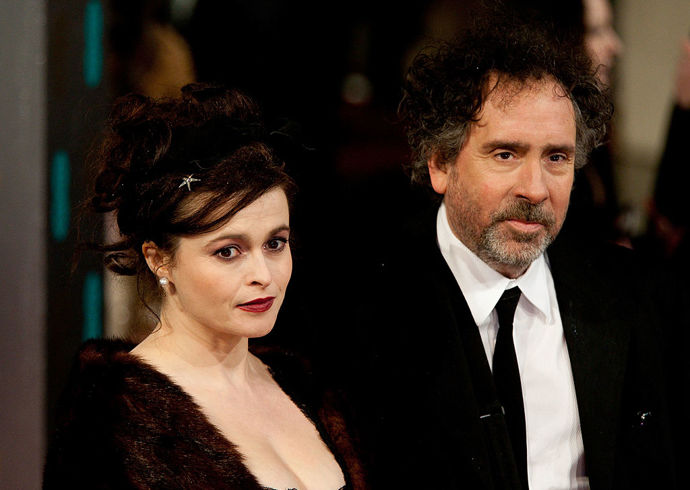Tim Burton a Helena Bonham Carter byly považováni za jeden z nejoblíbenějších hollywoodských párů. Během třinácti let, po které byly spolu, žili odděleně v domech vedle sebe v Londýně. Nikdy se oficiálně nevzali a rozešli se v roce 2014.
Tim Burton a Helena Bonham Carter byly považováni za jeden z nejoblíbenějších hollywoodských párů. Během třinácti let, po které byly spolu, žili odděleně v domech vedle sebe v Londýně. Nikdy se oficiálně nevzali a rozešli se v roce 2014.