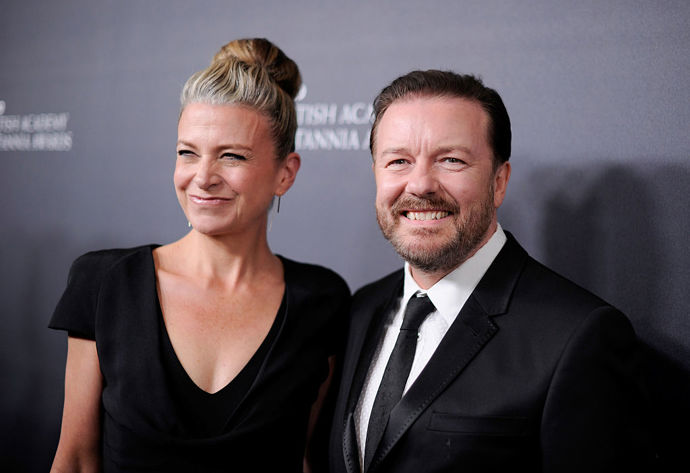 Britský komik Ricky Gervais je šťastně svobodný se svou partnerkou Jane Fallon již přes 38 let. Tato dvojice se setkala na univerzitě a tvrdí, že jsou manželé každým coulem, akorát to nemají úředně potvrzené. Ricky je navíc zapřísáhlým ateistou a v tuto instituce nevěří.
Britský komik Ricky Gervais je šťastně svobodný se svou partnerkou Jane Fallon již přes 38 let. Tato dvojice se setkala na univerzitě a tvrdí, že jsou manželé každým coulem, akorát to nemají úředně potvrzené. Ricky je navíc zapřísáhlým ateistou a v tuto instituce nevěří.