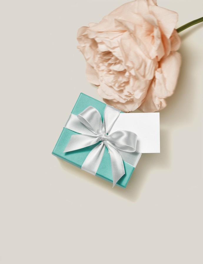  

A když se nemůžete rozhodnout, věřte, že modrou krabičkou Tiffany & Co. nikdy neuděláte chybu.
