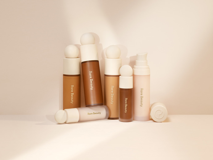 Always An Optimist Illuminating Primer rozjasňující podkladová báze, 790 Kč; Liquid Touch Weightless Foundation lehký make-up, 880 Kč; Liquid Touch rozjasňující korektor, 610 Kč
 
