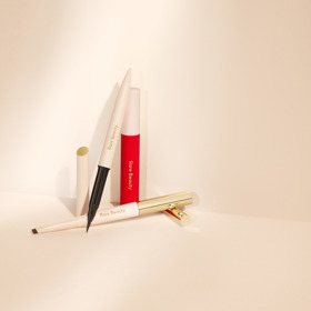 Perfect Strokes matné tekuté oční linky, 590 Kč; Lip Souffle tekutá matná rtěnka, 610 Kč
Perfect Strokes matné tekuté oční linky, 590 Kč; Lip Souffle tekutá matná rtěnka, 610 Kč