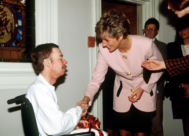 Princezna Diana v hospici pro nemocné AIDS Princezna Diana v hospici pro nemocné AIDS