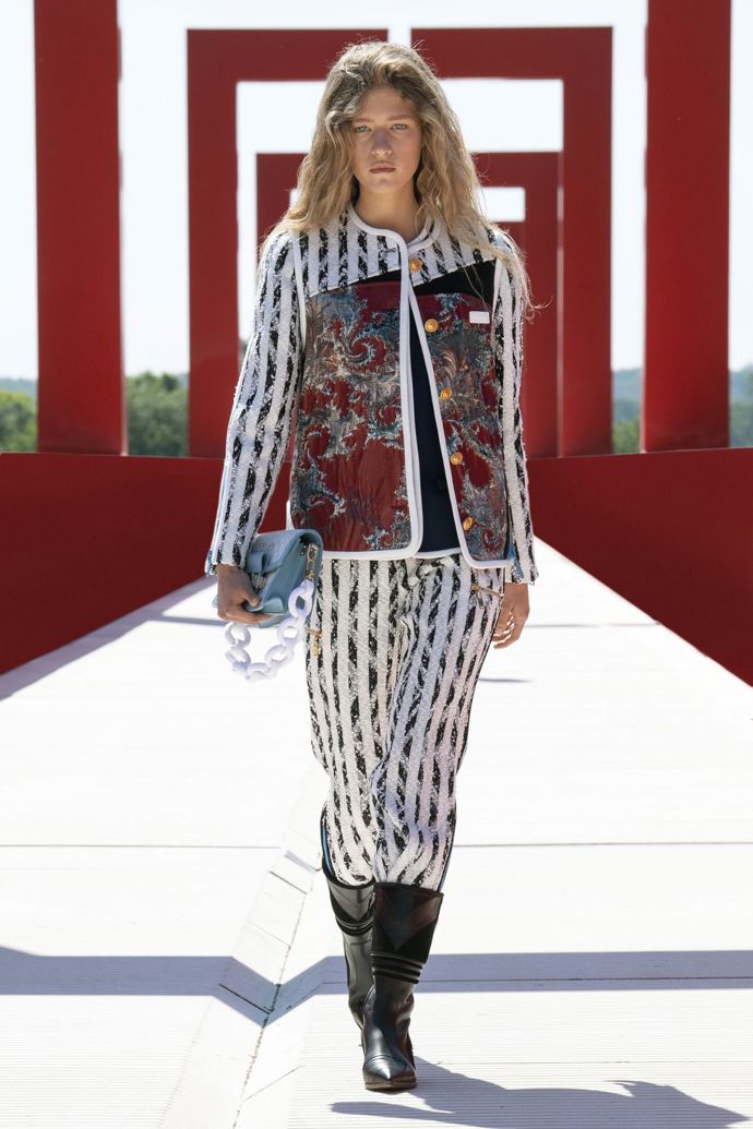  

Louis Vuitton Cruise 2022
